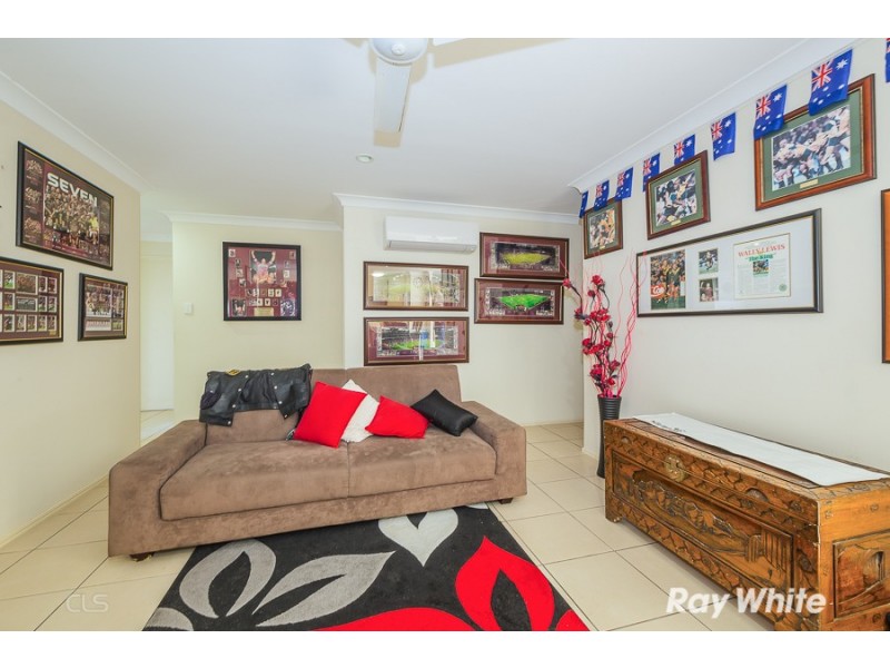 18 Sandheath Place, Sandstone Point QLD 4511