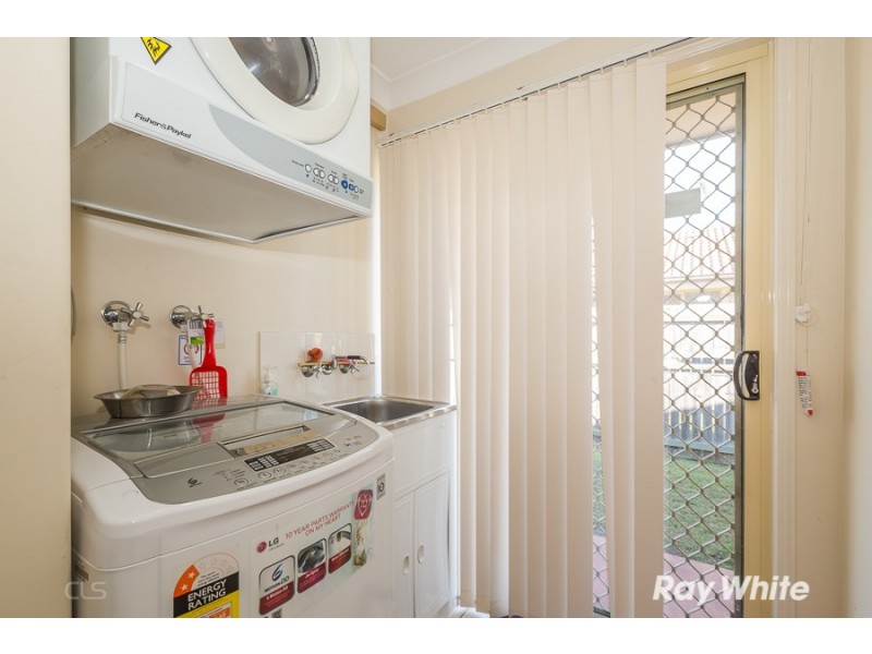 18 Sandheath Place, Sandstone Point QLD 4511