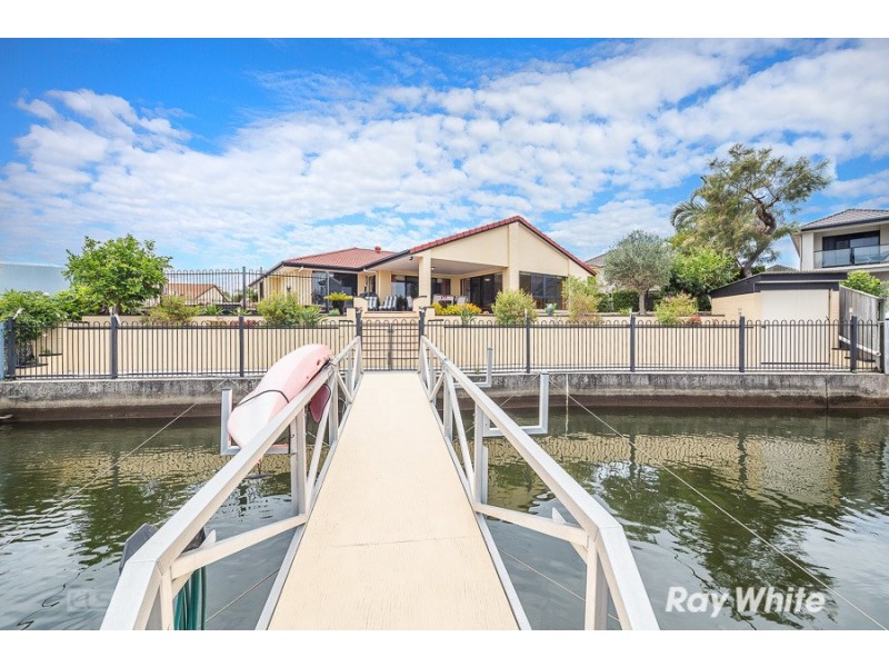 15 Bowsprit Crescent, Banksia Beach QLD 4507