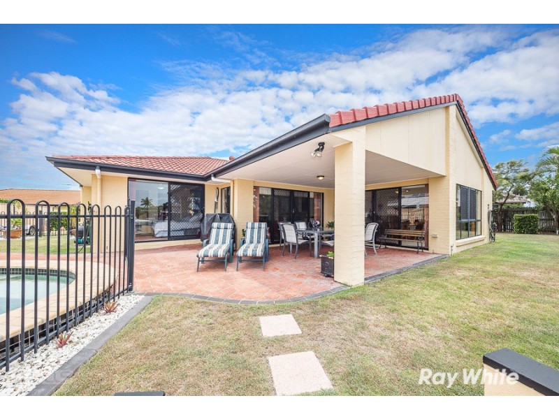 15 Bowsprit Crescent, Banksia Beach QLD 4507