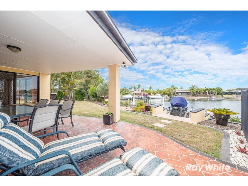 15 Bowsprit Crescent, Banksia Beach QLD 4507