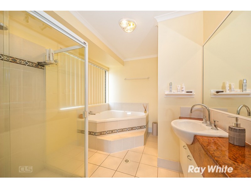15 Bowsprit Crescent, Banksia Beach QLD 4507