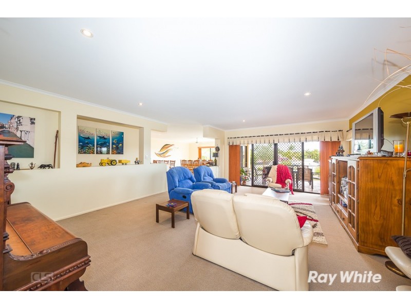 15 Bowsprit Crescent, Banksia Beach QLD 4507