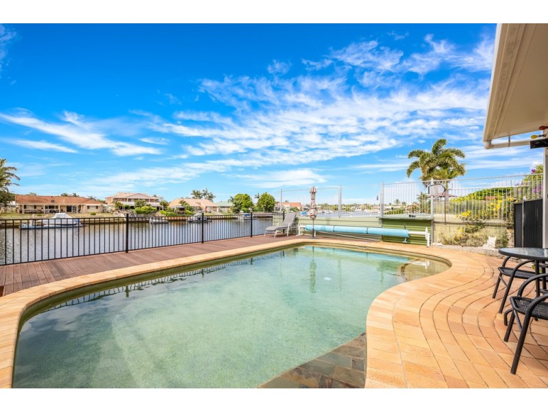 2/65 Oleander Drive, Bongaree QLD 4507