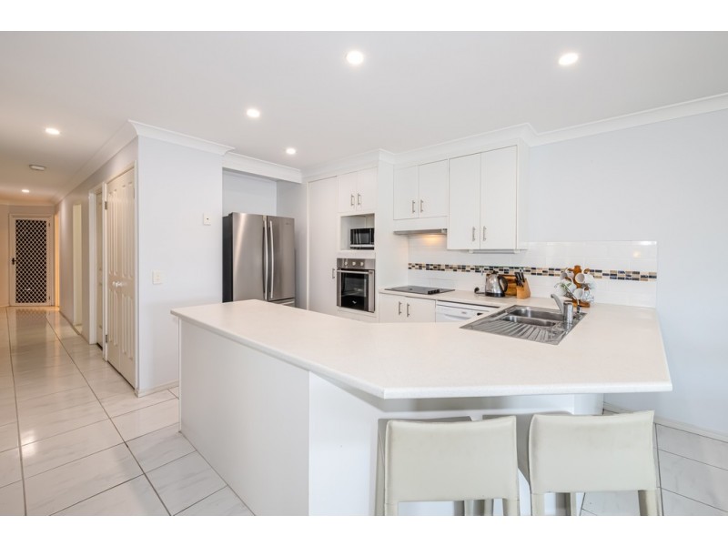 2/65 Oleander Drive, Bongaree QLD 4507