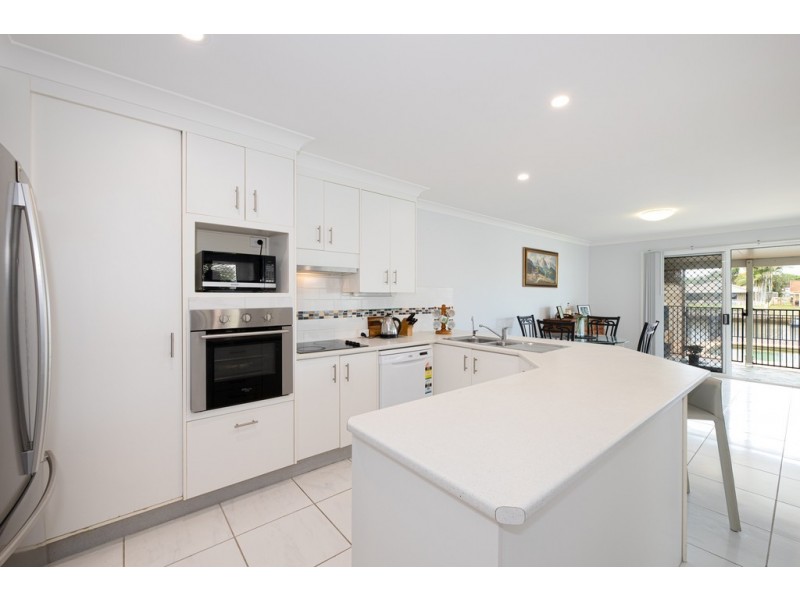 2/65 Oleander Drive, Bongaree QLD 4507