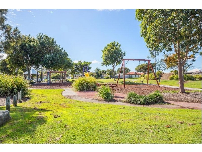 10 Cremorne Court, Sandstone Point QLD 4511