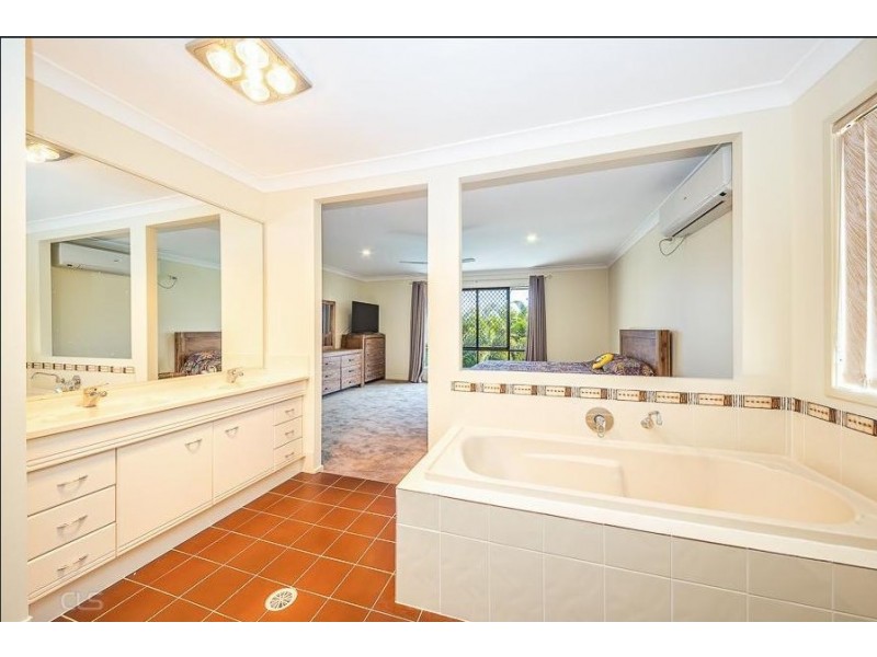 10 Cremorne Court, Sandstone Point QLD 4511