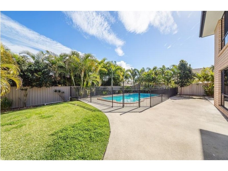 10 Cremorne Court, Sandstone Point QLD 4511