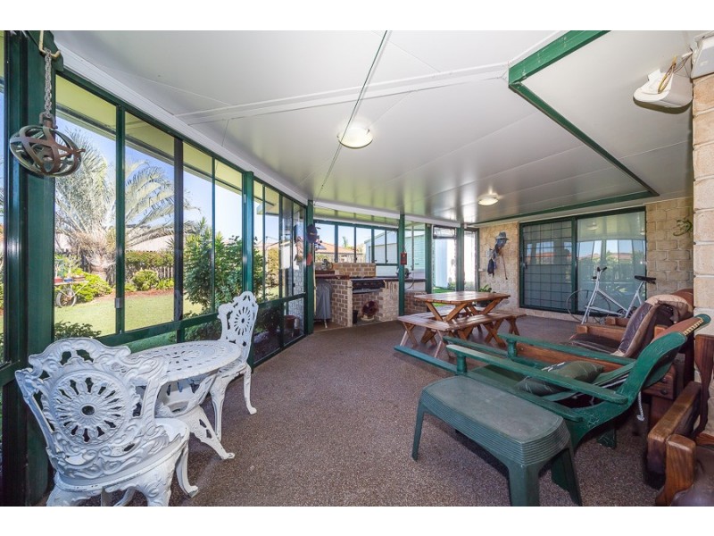 15 Queenscliff Court, Sandstone Point QLD 4511