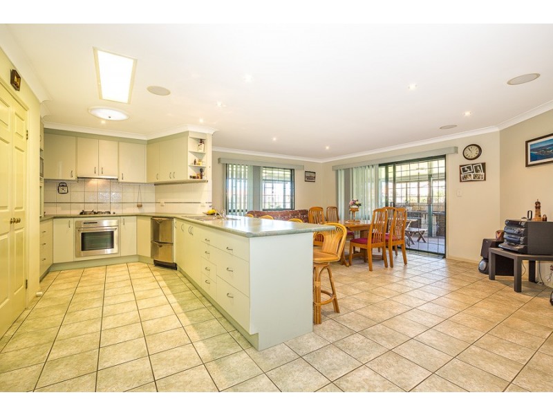 15 Queenscliff Court, Sandstone Point QLD 4511