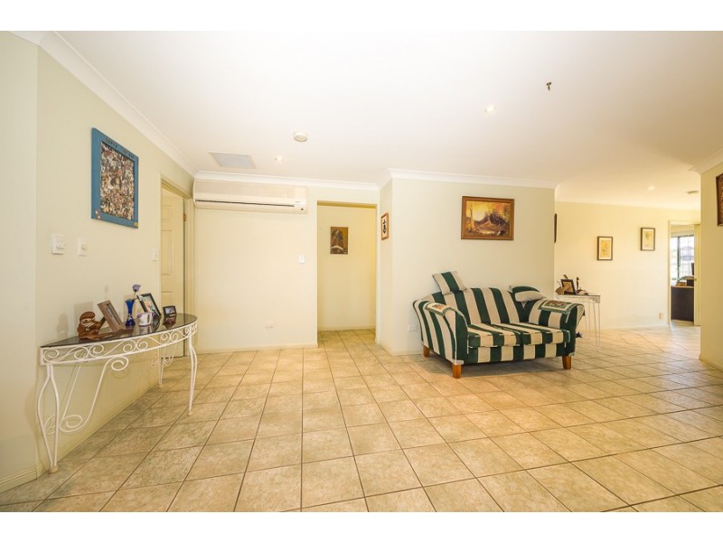 15 Queenscliff Court, Sandstone Point QLD 4511