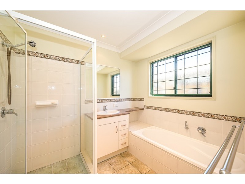 15 Queenscliff Court, Sandstone Point QLD 4511