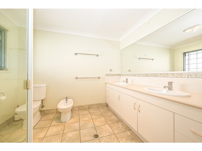 15 Queenscliff Court, Sandstone Point QLD 4511