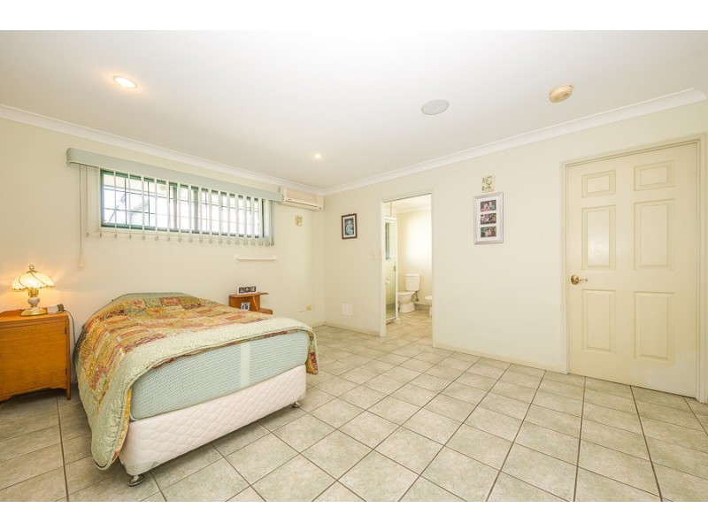 15 Queenscliff Court, Sandstone Point QLD 4511