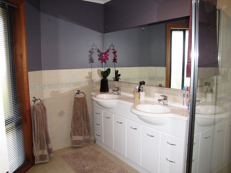 17 Lakewood Ave, Mount Gambier SA 5290