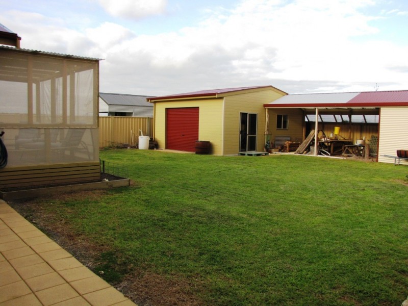 8 Shellsea Court, Pelican Point, Mount Gambier SA 5290