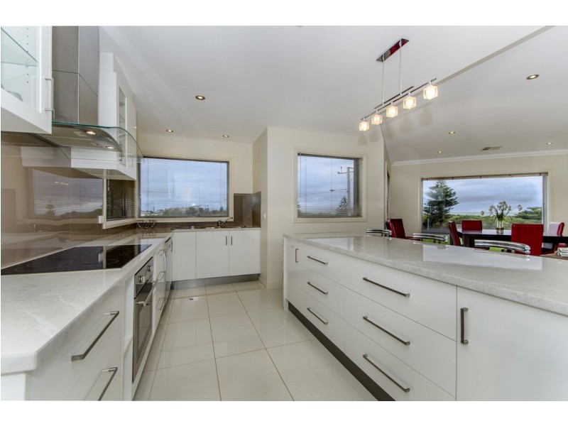 138 Sea Parade, Port Macdonnell SA 5291