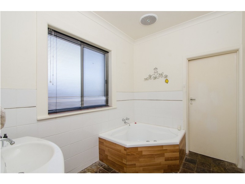 15 Montgomery Avenue, Mount Gambier SA 5290