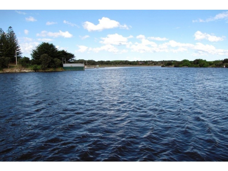 Landing 112 and Boat Shed, Nelson VIC 3292