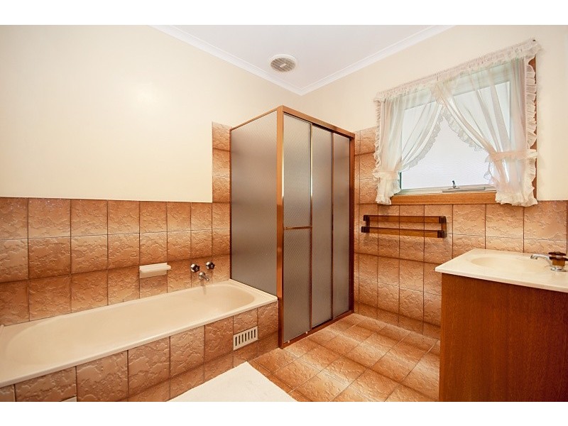 36 Sheathers Road, Caveton SA 5291