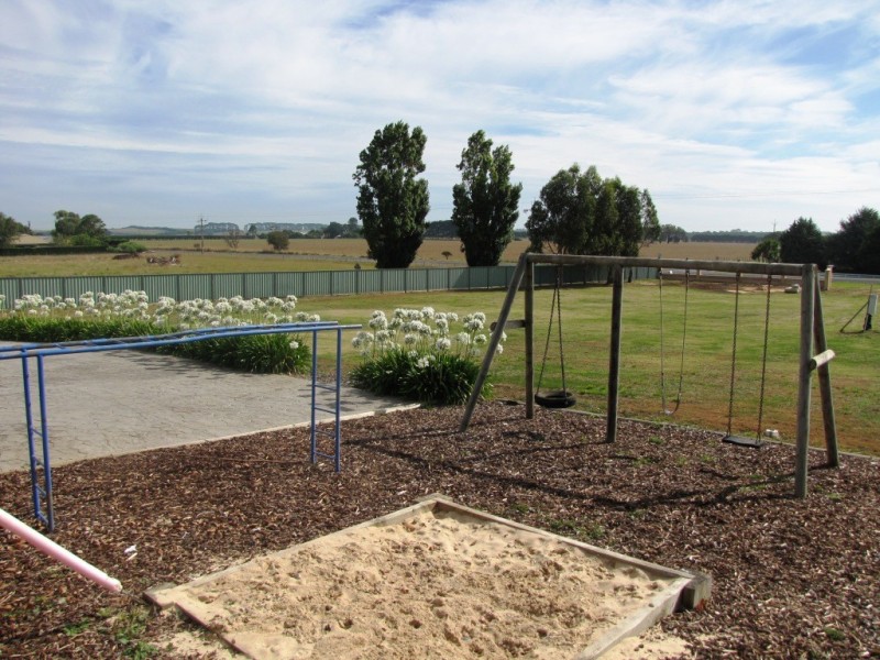 11 Hill Road, Yahl, Mount Gambier SA 5290