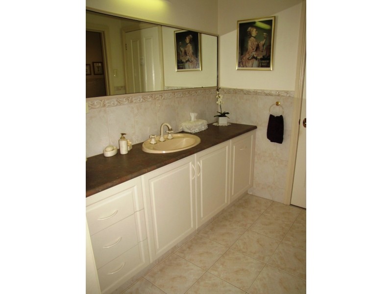 21 Vivienne Avenue, Mount Gambier SA 5290