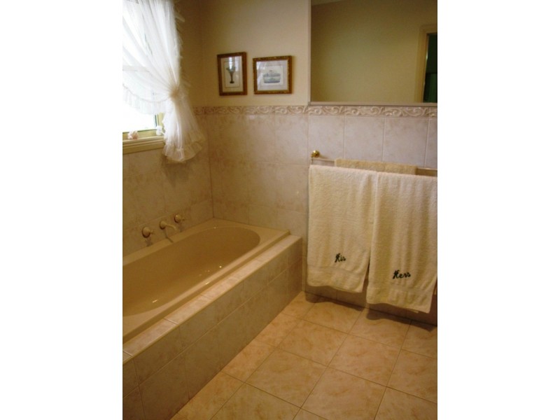 21 Vivienne Avenue, Mount Gambier SA 5290