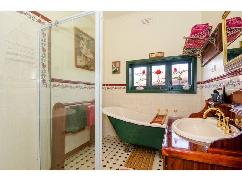 18 Montgomery Avenue, Mount Gambier SA 5290