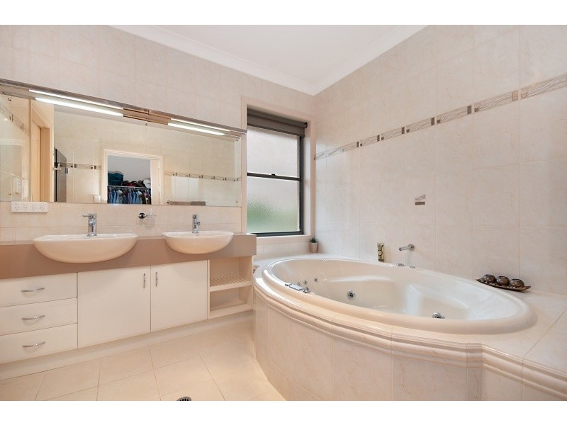 11 Thompson Court, Mount Gambier SA 5290