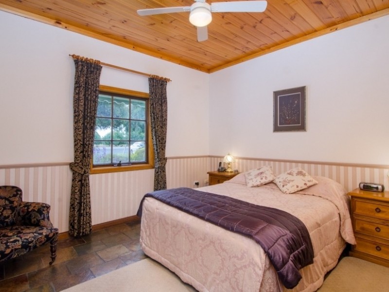 169 Bay Road,, Mount Gambier SA 5290