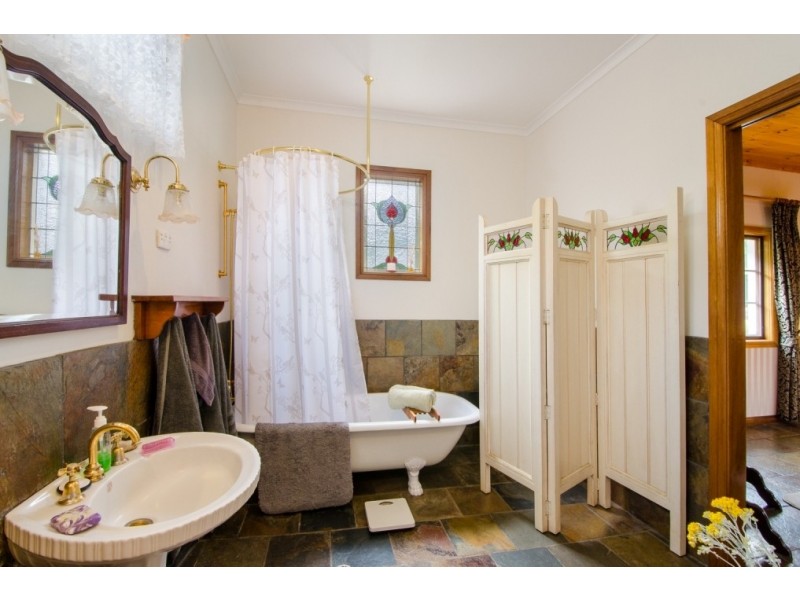 169 Bay Road,, Mount Gambier SA 5290