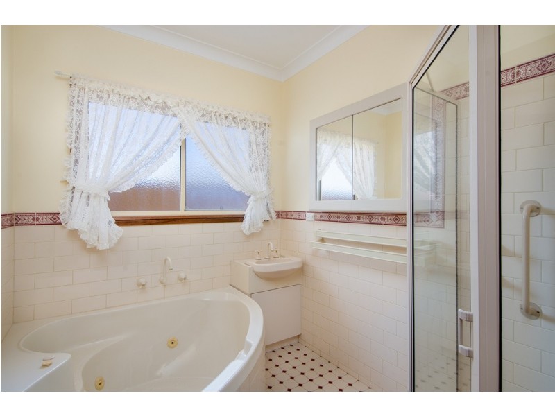 27 Meylin Street, Port Macdonnell SA 5291