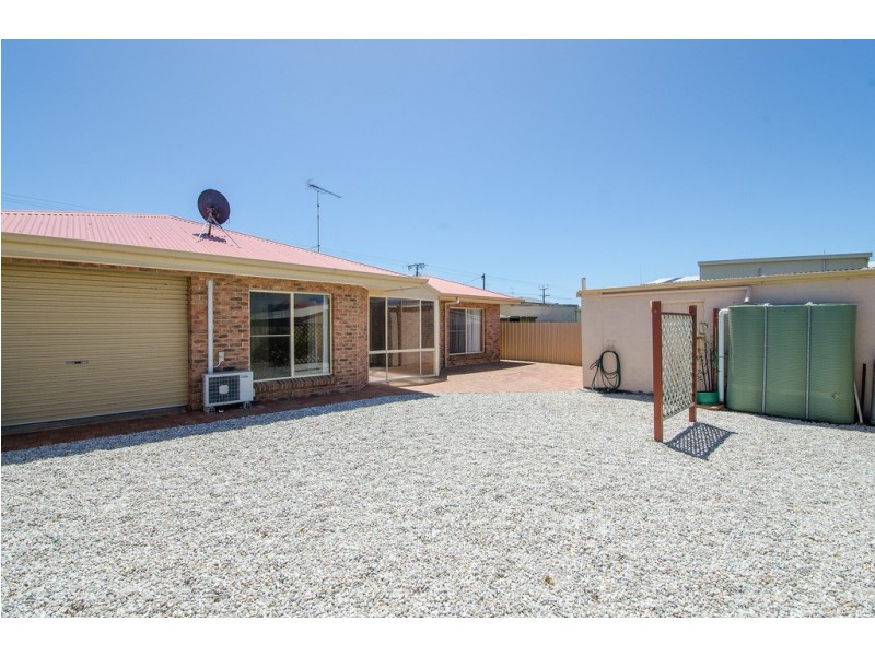 27 Meylin Street, Port Macdonnell SA 5291