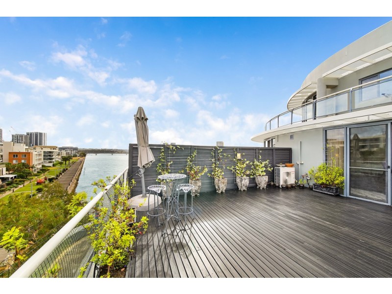64/27 Bennelong Parkway, Wentworth Point NSW 2127