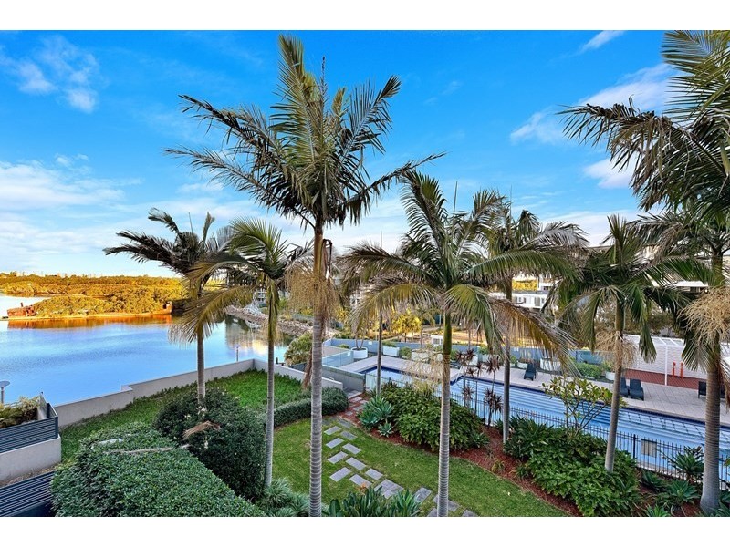 6**/4 The Crescent, Wentworth Point NSW 2127