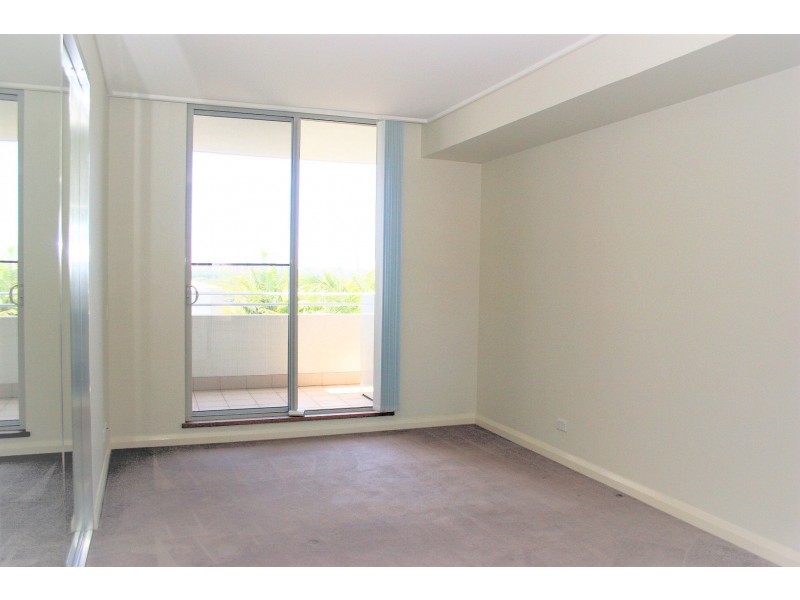 6**/4 The Crescent, Wentworth Point NSW 2127