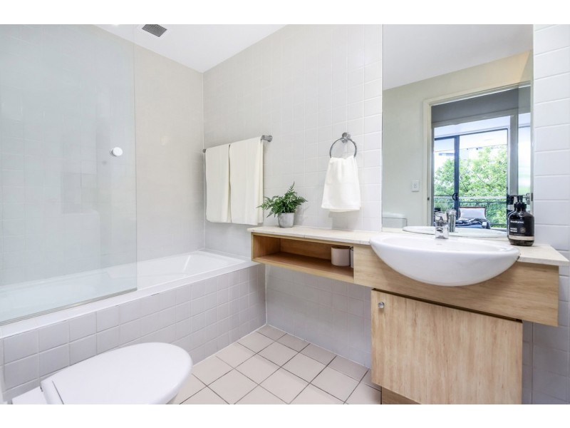 2/27 Bennelong Parkway, Wentworth Point NSW 2127