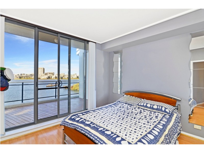 6* / 27 Bennelong Parkway, Wentworth Point NSW 2127