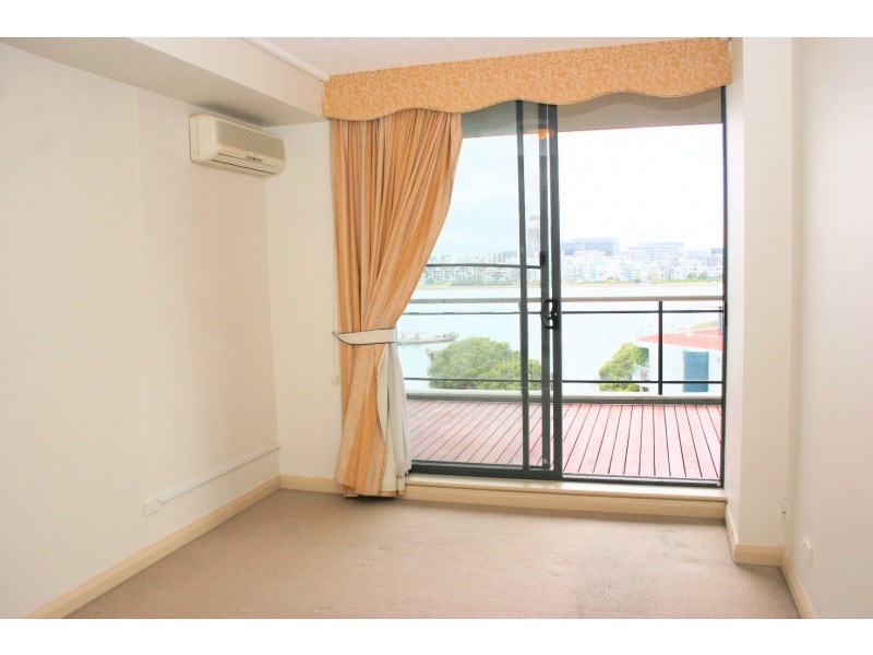 9*/27 Bennelong Parkway, Wentworth Point NSW 2127