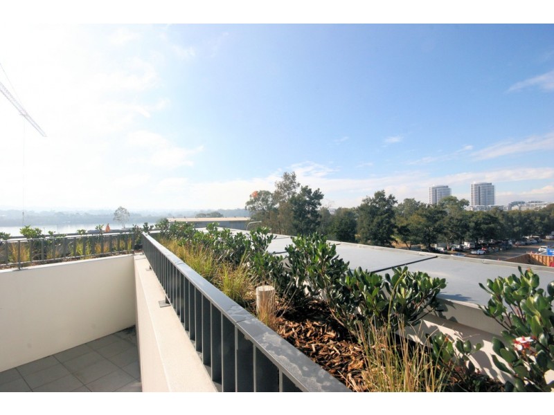 4** / 10 Burroway Road, Wentworth Point NSW 2127