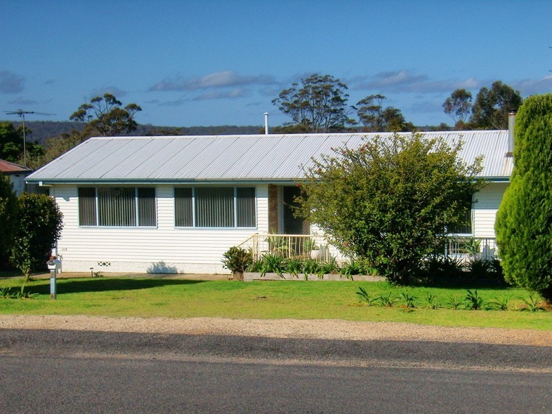 8 FLINDERS STREET, Eden NSW 2551