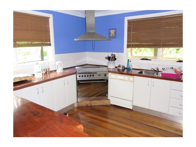 811 BACK CREEK ROAD, Lochiel NSW 2549