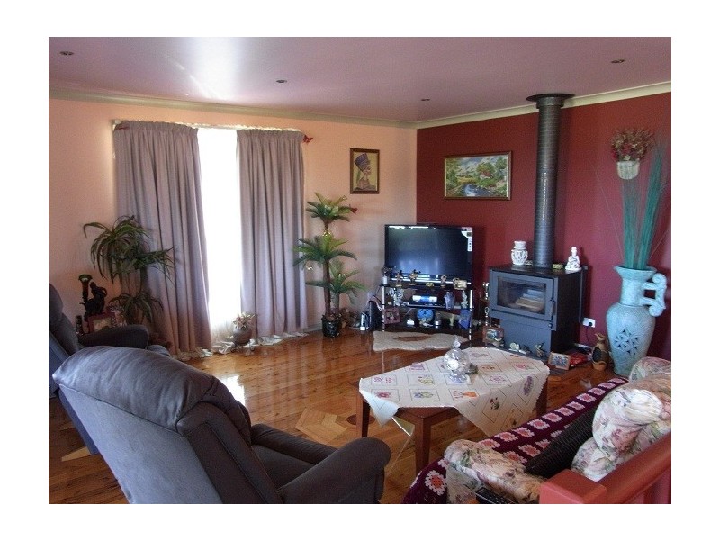 8 Hollydale Place, Eden NSW 2551