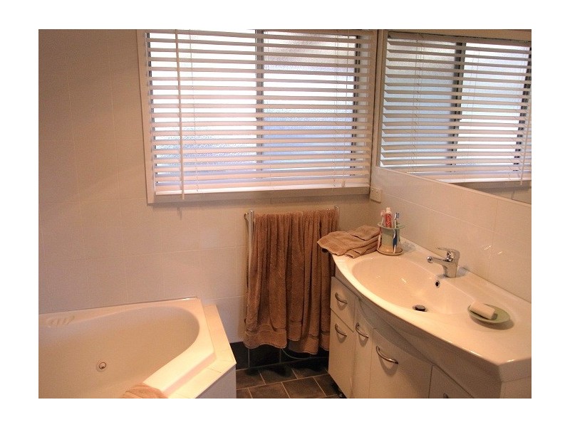 13 Emblen Street, Eden NSW 2551