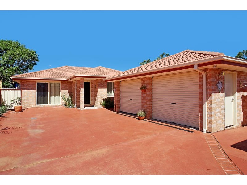 51 Barton St, Oak Flats NSW 2529