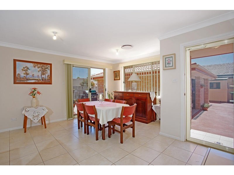 51 Barton St, Oak Flats NSW 2529