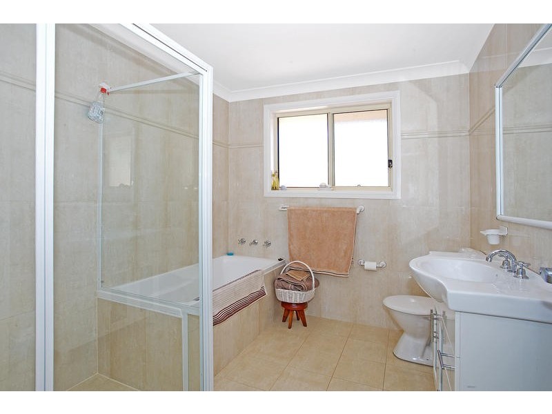 51 Barton St, Oak Flats NSW 2529