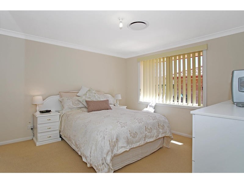 51 Barton St, Oak Flats NSW 2529