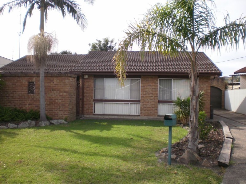3 Camelot Place, Oak Flats NSW 2529
